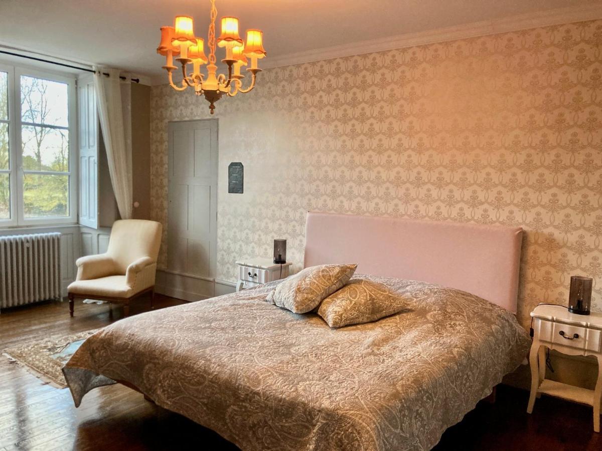 Chateau De La Preuille Bed & Breakfast Montaigu-Vendee Kültér fotó
